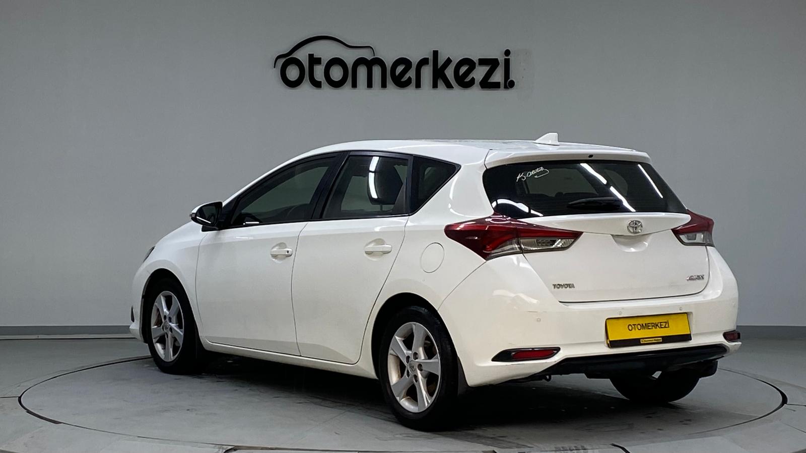 TOYOTA AURIS 8